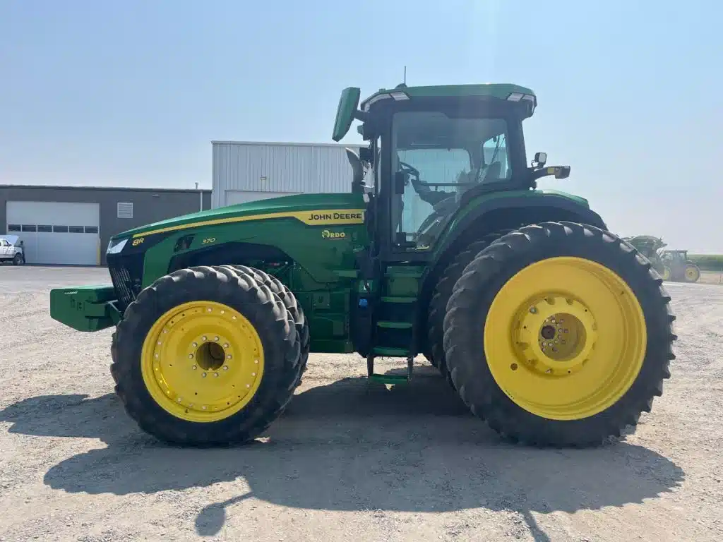 Gallery image 2 for 2025 John Deere 8R 370 Tractor