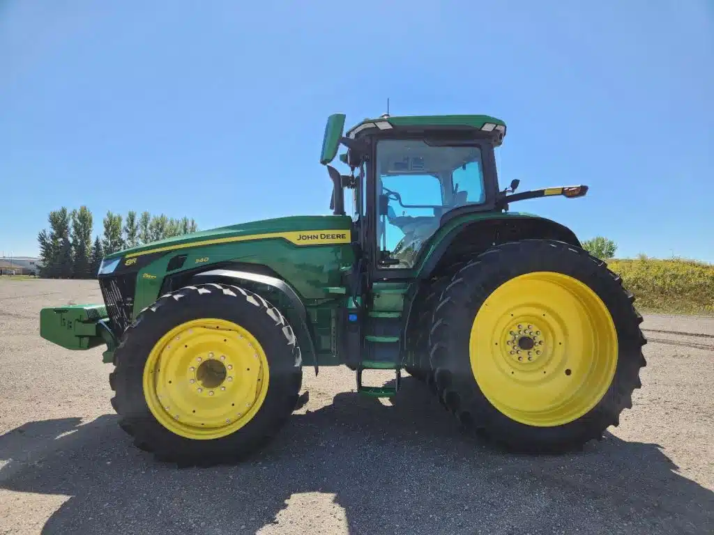 Gallery image 2 for 2025 John Deere 8R 340 Tractor