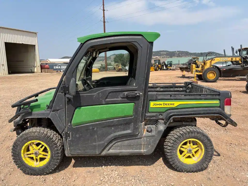 Photo de la Galerie 2 pour 2023 John Deere XUV 835R Véhicule utilitaire