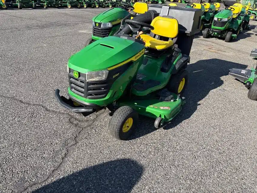 Gallery image 1 for 2025 John Deere S240 Lawn Tractor