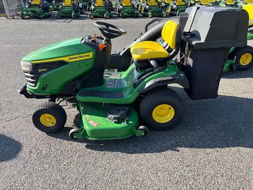 Gallery image 2 for 2025 John Deere S240 Lawn Tractor