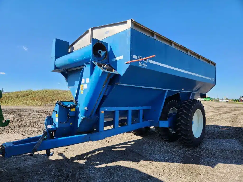 Gallery image 1 for Kinze 1040 Grain Cart