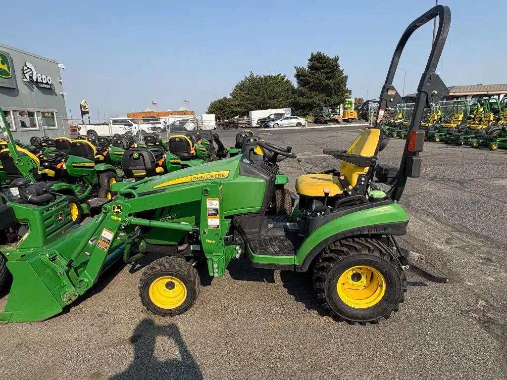 Photo de la Galerie 1 pour 2015 John Deere 1025R Tracteur