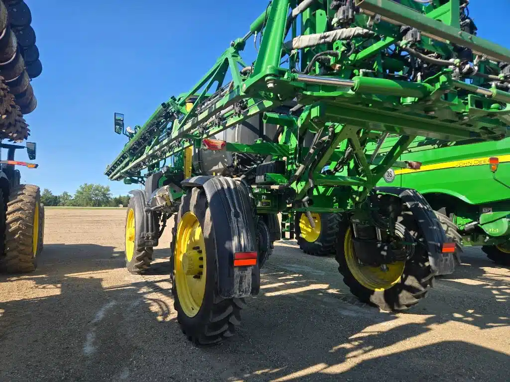 Gallery image 2 for 2022 John Deere 410R Sprayer - Self Propelled
