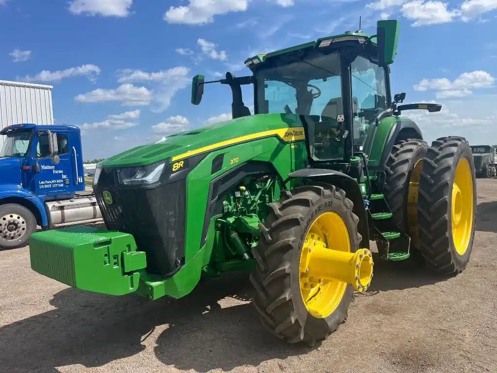 Gallery image 1 for 2025 John Deere 8R 370 Tractor