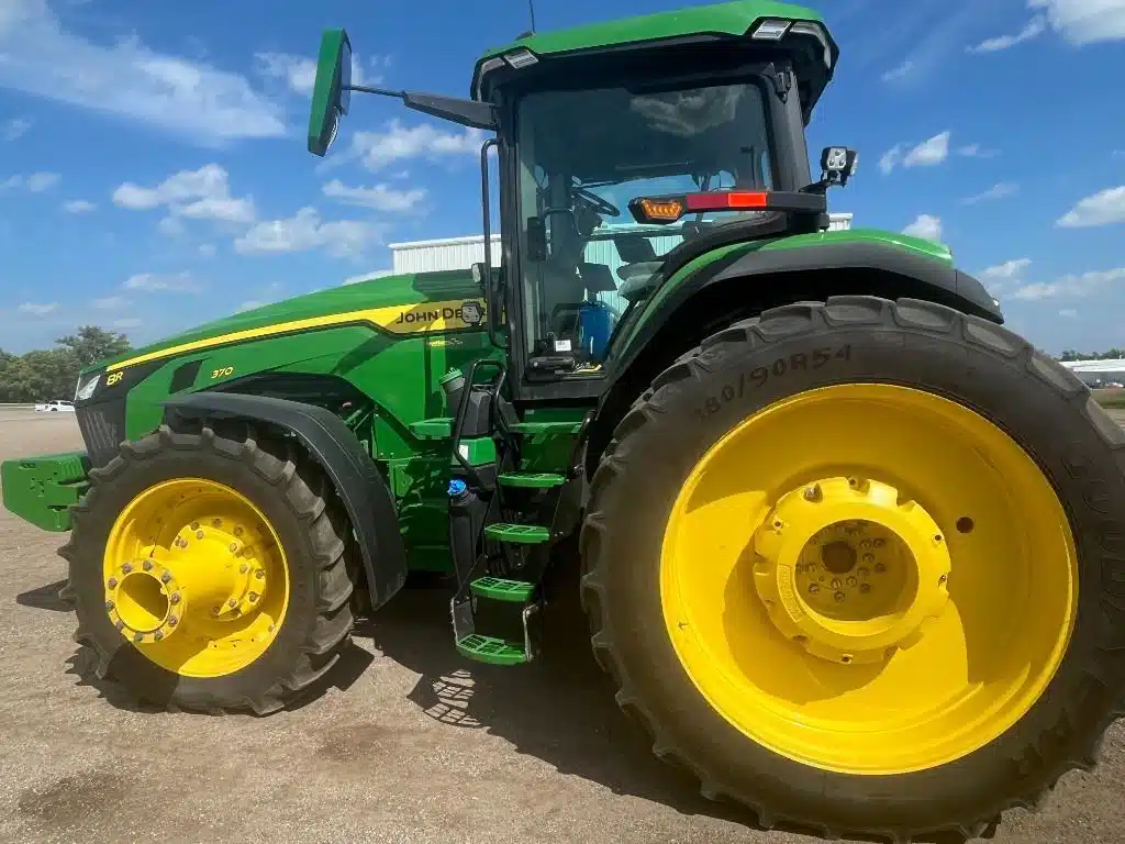 Gallery image 2 for 2025 John Deere 8R 370 Tractor