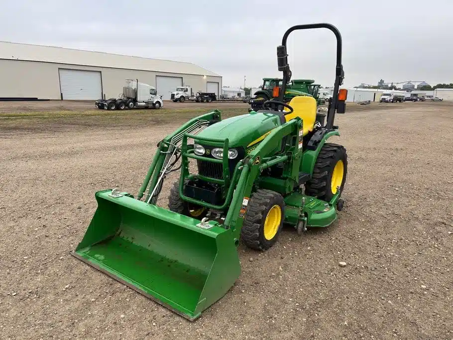Photo de la Galerie 1 pour 2014 John Deere 2025R Tracteur