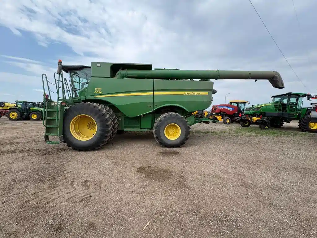 Photo de la Galerie 2 pour 2013 John Deere S690 Batteuse