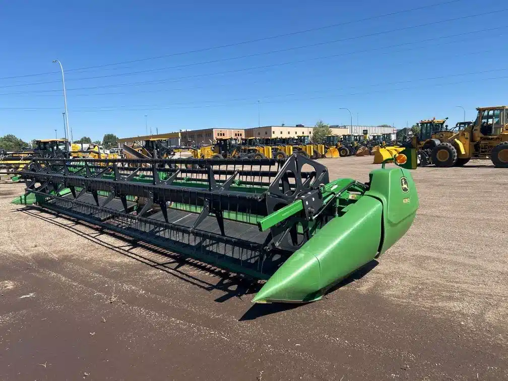 Photo de la Galerie 1 pour 2012 John Deere 635D Nez - Toile/Tapis