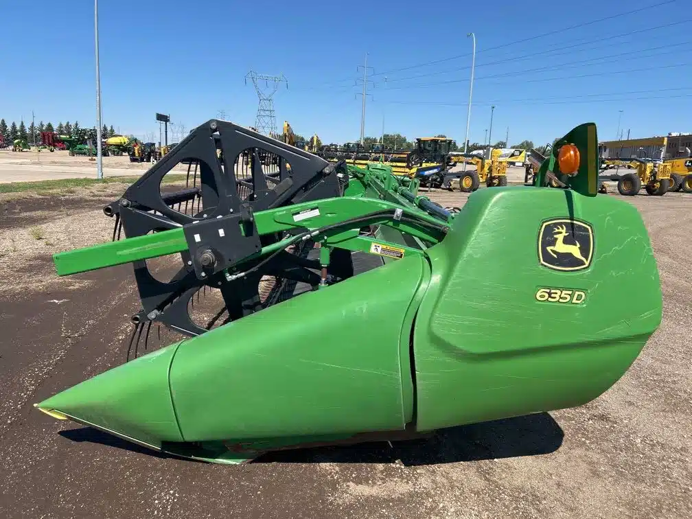Photo de la Galerie 2 pour 2012 John Deere 635D Nez - Toile/Tapis