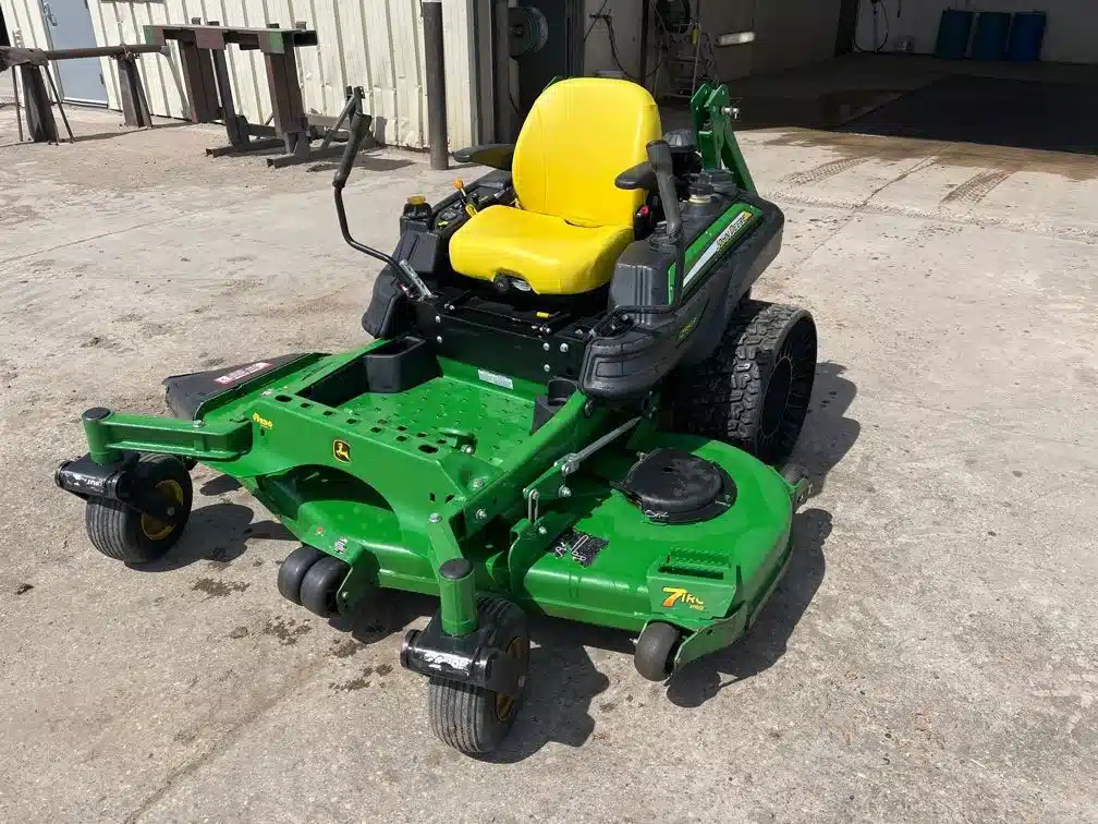 Gallery image 1 for 2017 John Deere Z950R Mower - Zero Turn