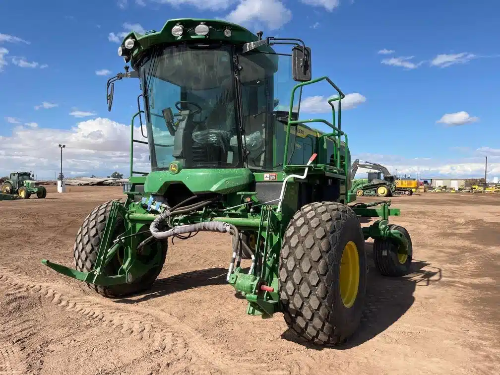 Photo de la Galerie 1 pour 2024 John Deere W235 Andaineur