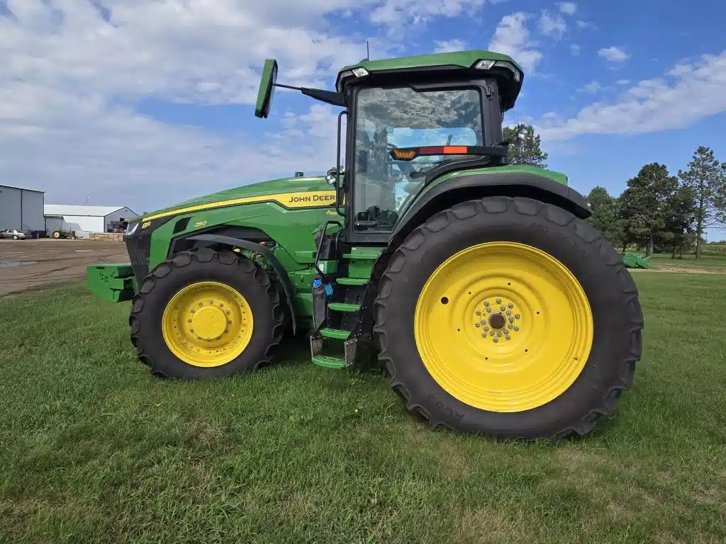 Photo de la Galerie 2 pour 2025 John Deere 8R 250 Tracteur