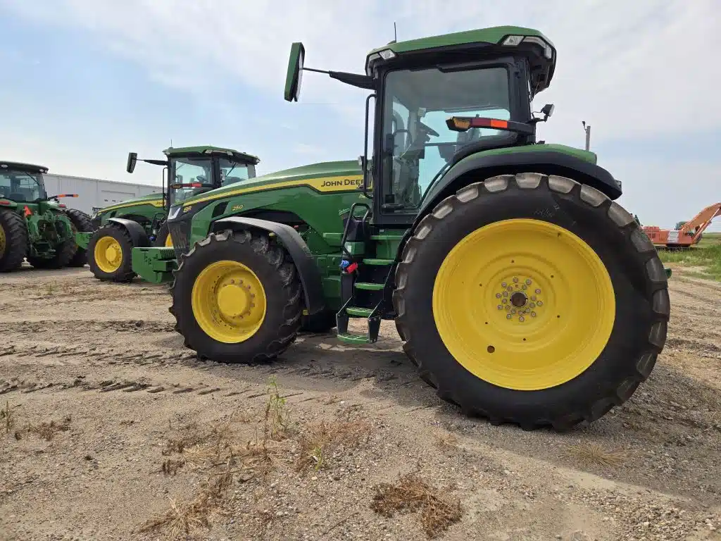Photo de la Galerie 2 pour 2025 John Deere 8R 250 Tracteur