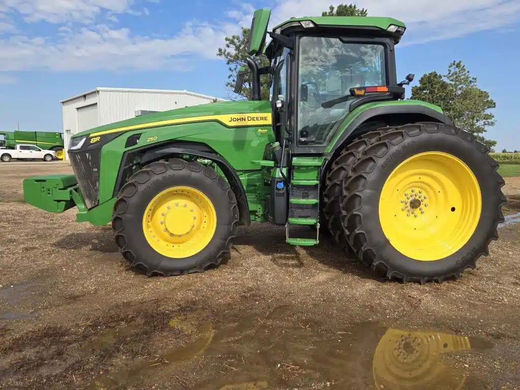 Gallery image 2 for 2025 John Deere 8R 250 Tractor