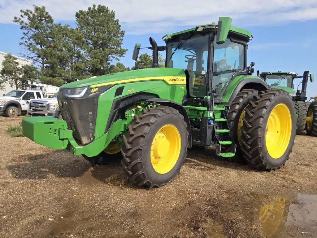 Gallery image 1 for 2025 John Deere 8R 250 Tractor