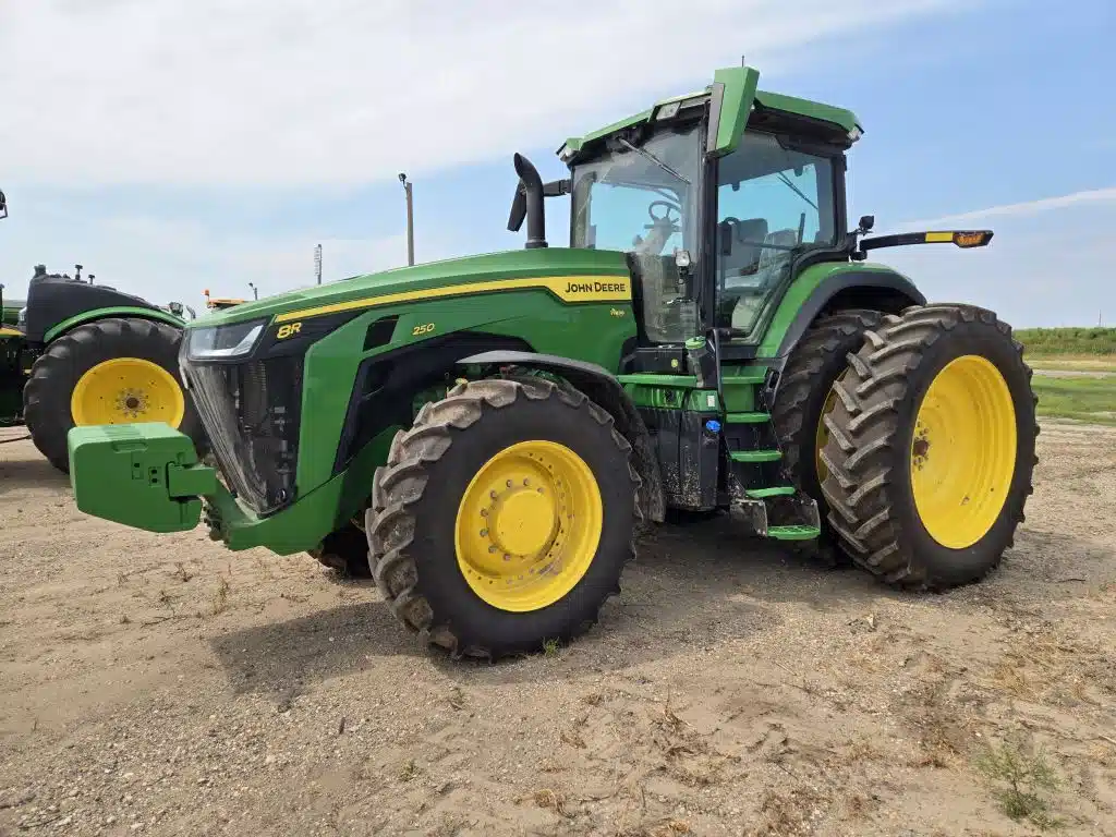Photo de la Galerie 2 pour 2025 John Deere 8R 250 Tracteur