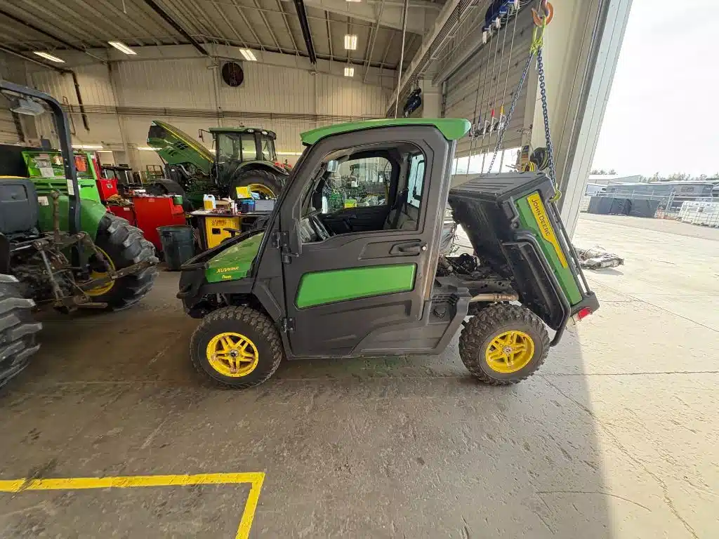 Photo de la Galerie 2 pour 2023 John Deere XUV 835R Véhicule utilitaire