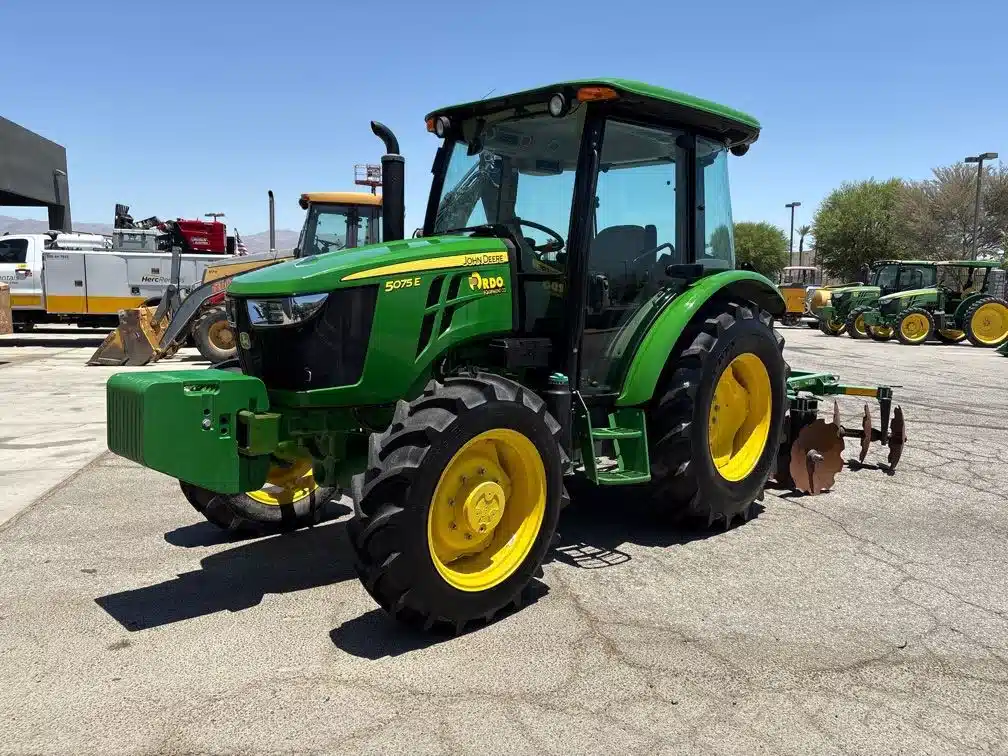 Photo de la Galerie 1 pour 2023 John Deere 5075E Tracteur