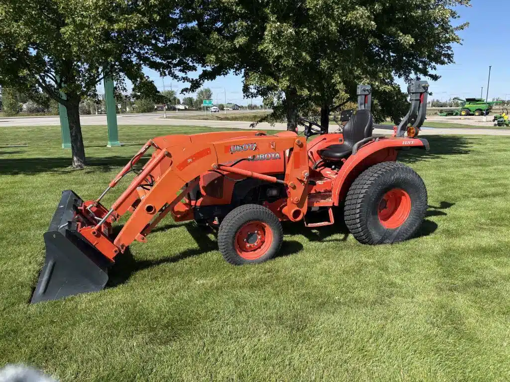 Gallery image 1 for 2011 Kubota L3800D Tractor