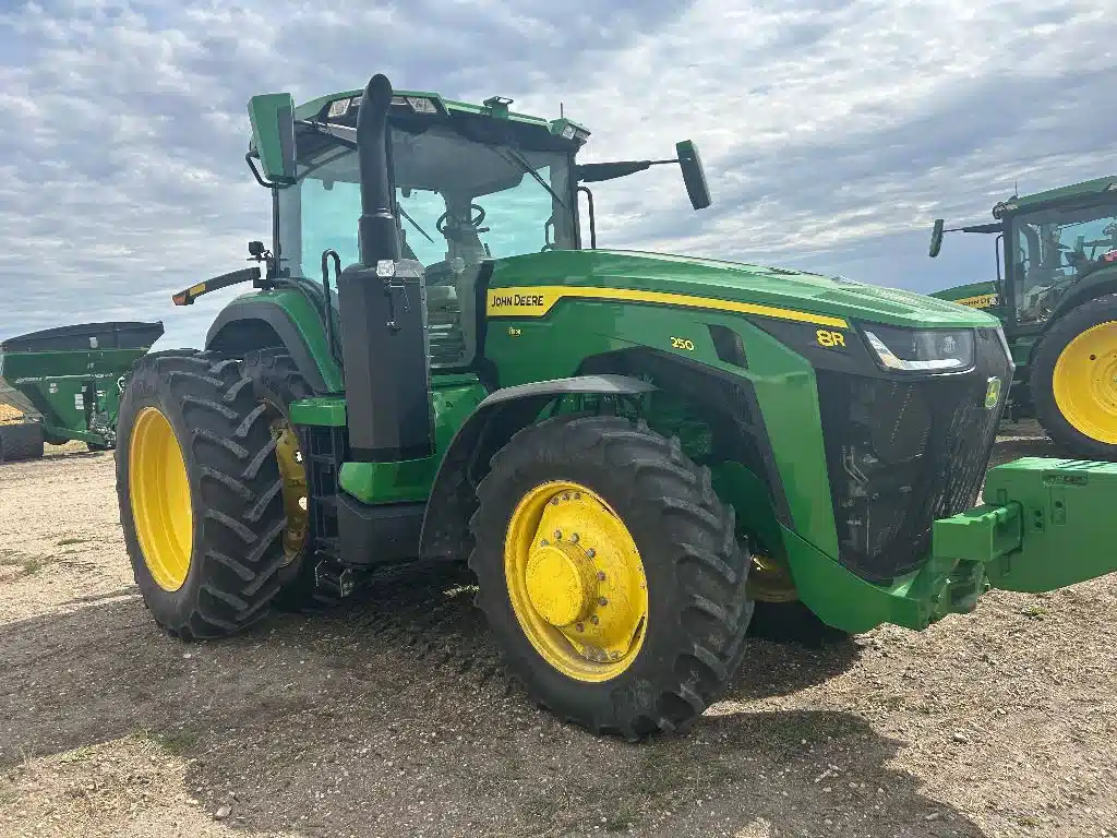 Gallery image 1 for 2023 John Deere 8R 250 Tractor