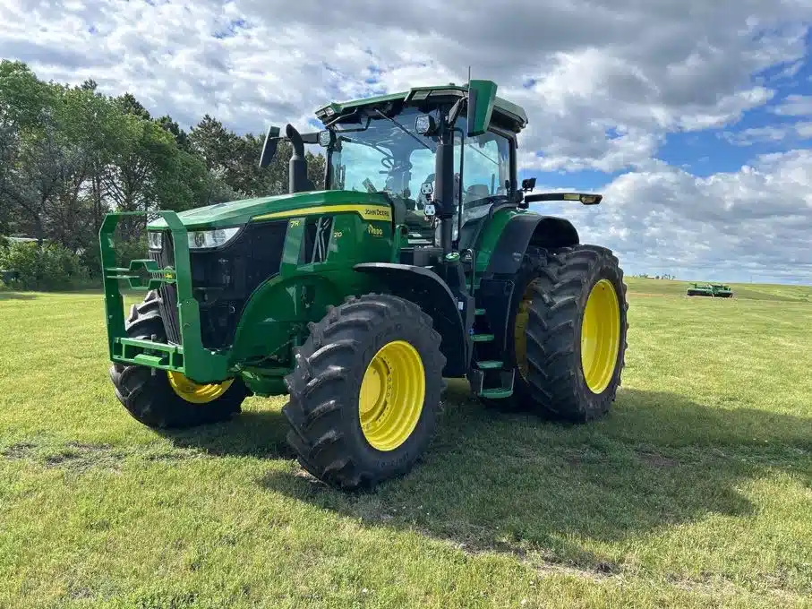 Gallery image 1 for 2023 John Deere 7R 210 Tractor