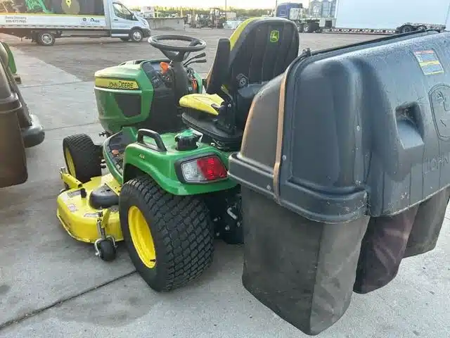 Photo de la Galerie 2 pour 2018 John Deere X758 Tracteur à pelouse