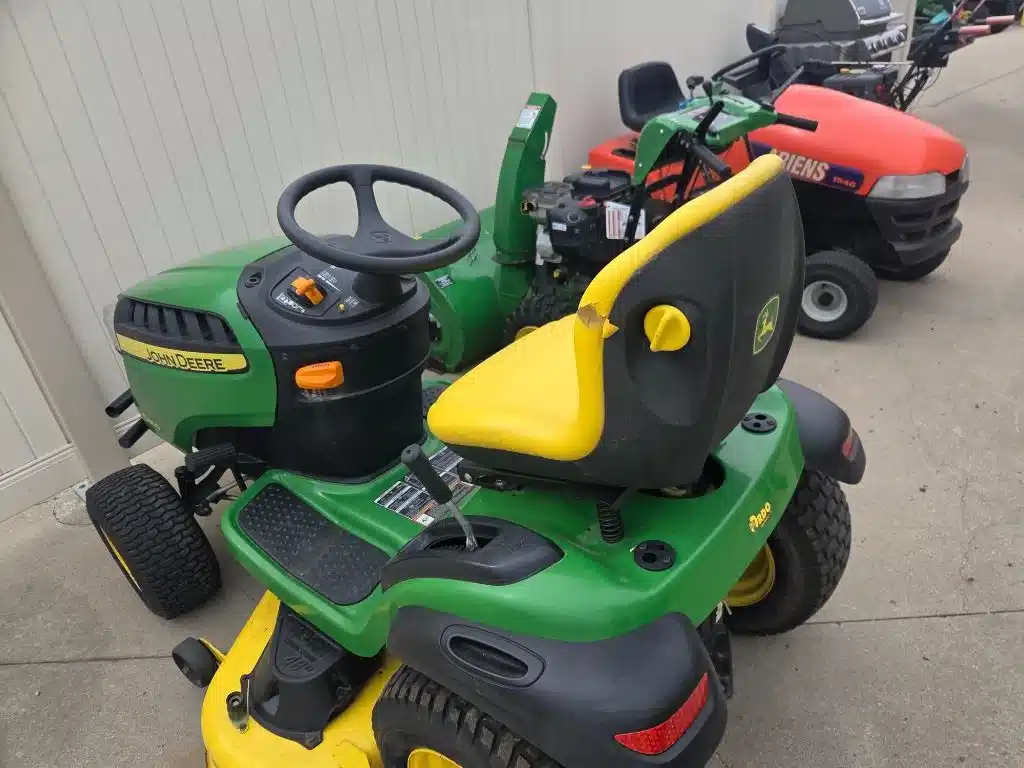 Gallery image 2 for 2017 John Deere D160 Lawn Tractor