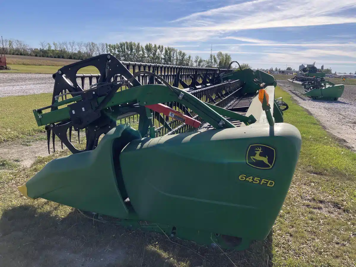 Gallery image 1 for Used 2016 John Deere 645FD Header - Draper