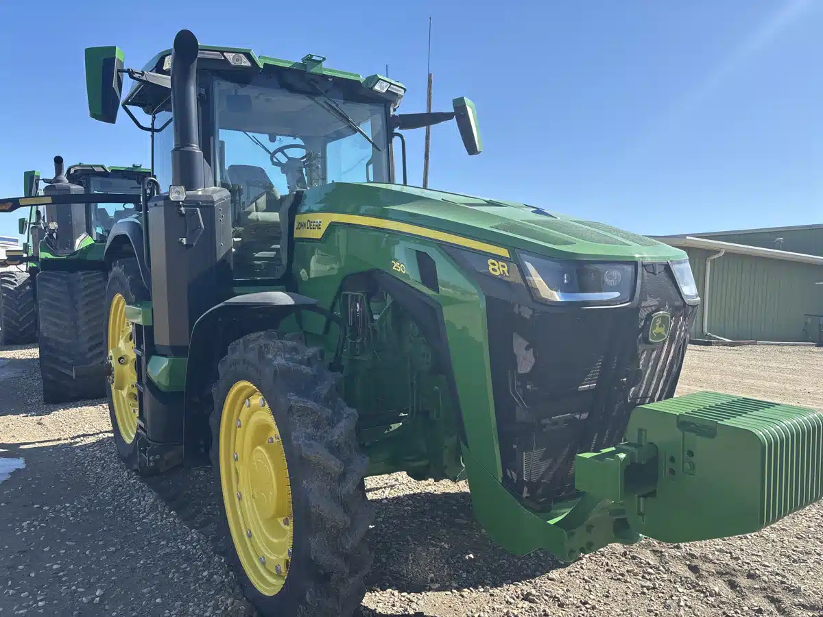 Gallery image 2 for Used 2023 John Deere 8R 250 Tractor