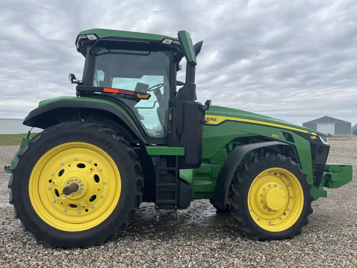 Gallery image 2 for Used 2023 John Deere 8R 250 Tractor