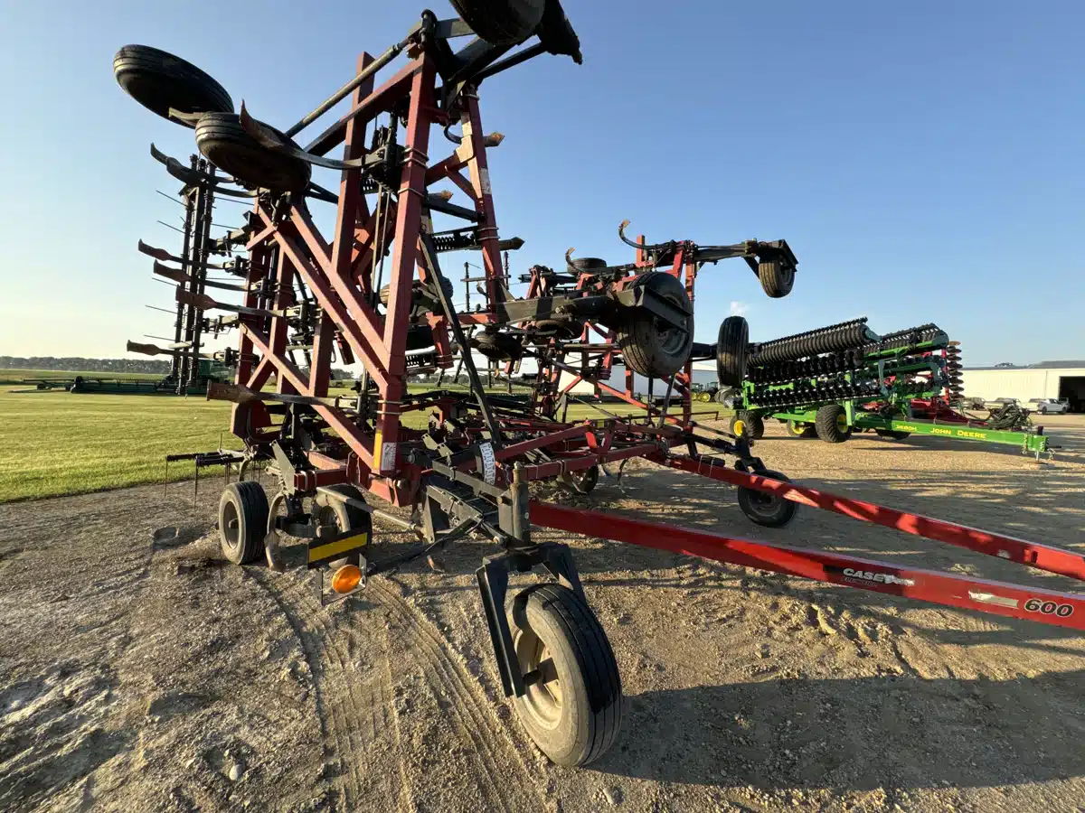 Gallery image 1 for Used 2012 Case IH 600 Chisel Plow