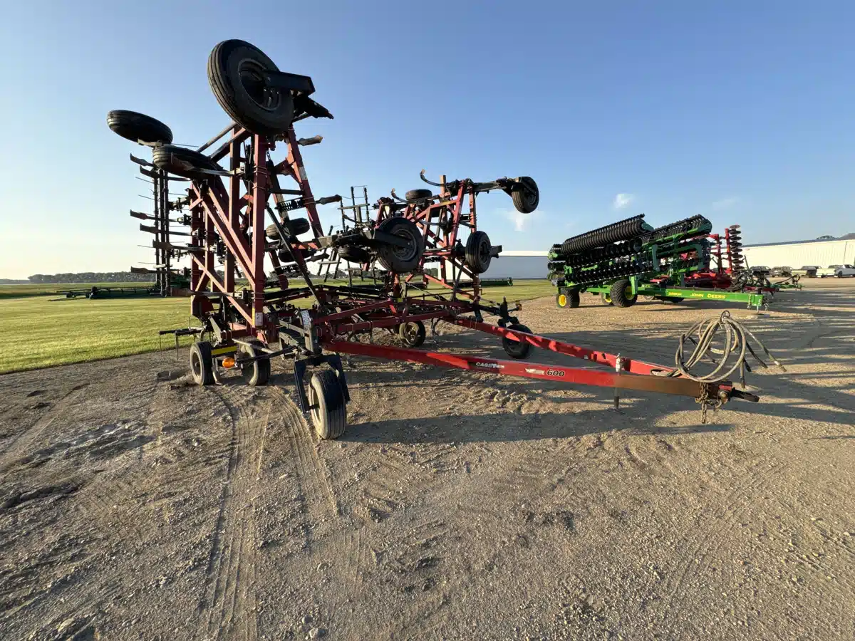 Gallery image 2 for Used 2012 Case IH 600 Chisel Plow