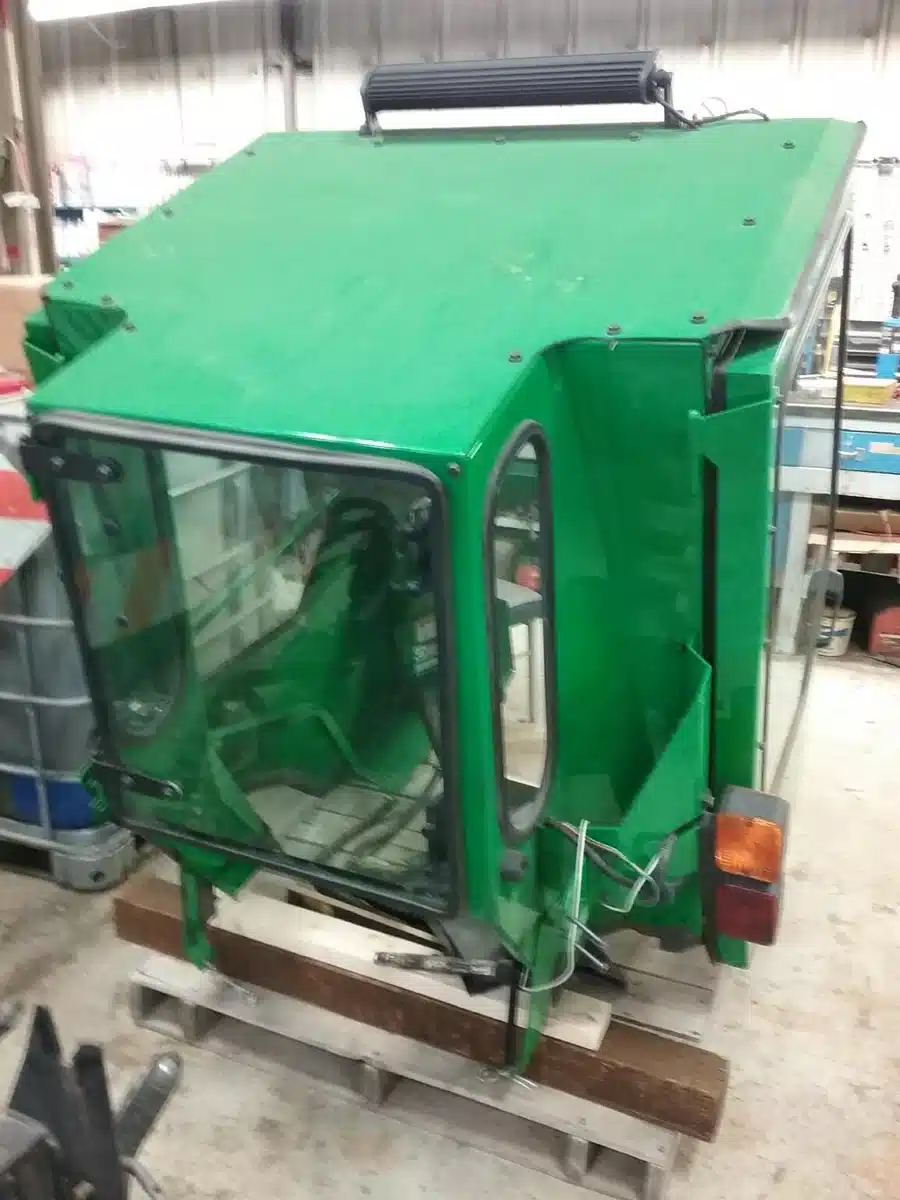 Used 2019 Curtis Cab Curtis Cab,60D mower deck, 47" JD snowblower Attachment