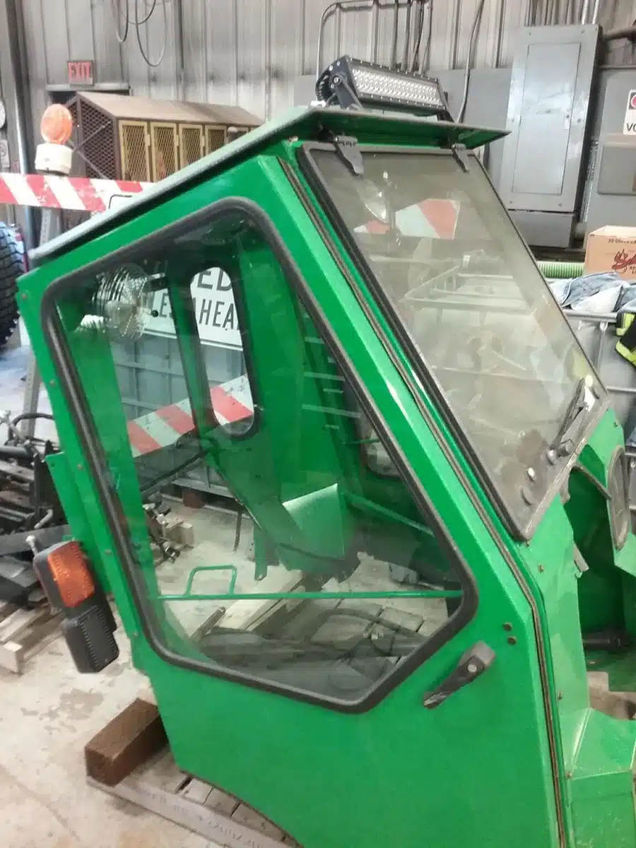 Gallery image 2 for Used 2019 Curtis Cab Curtis Cab,60D mower deck, 47" JD snowblower Attachment