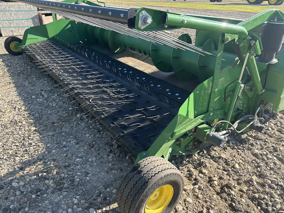 Gallery image 2 for Used 2016 John Deere 615P Header - Pickup