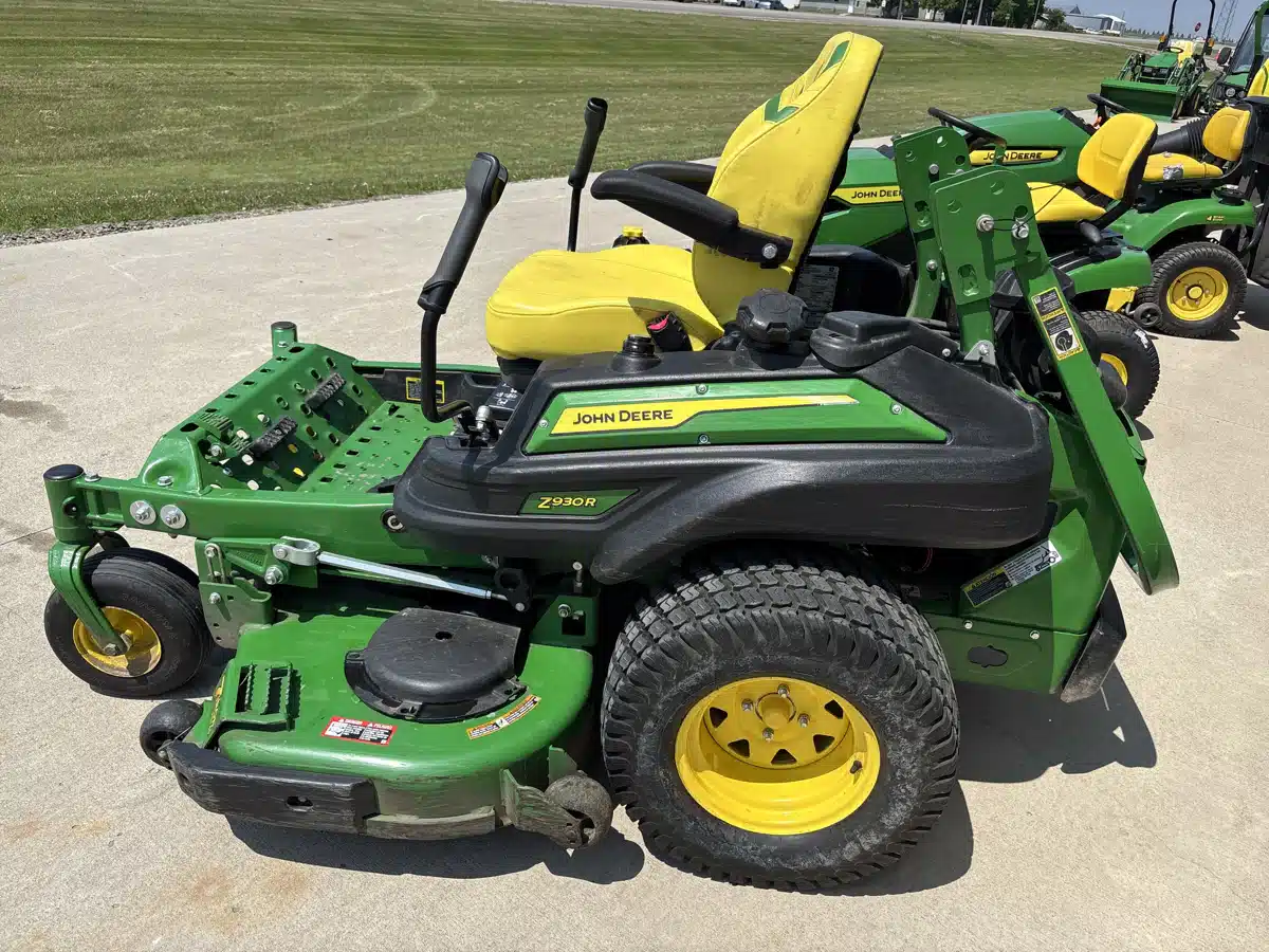 Gallery image 2 for Used 2023 John Deere Z930R Mower - Zero Turn