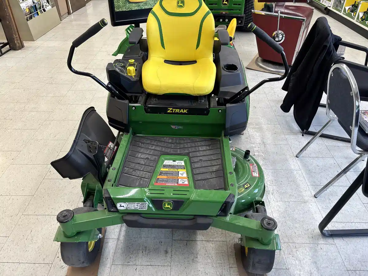 Gallery image 1 for Used 2024 John Deere Z370R Mower - Zero Turn
