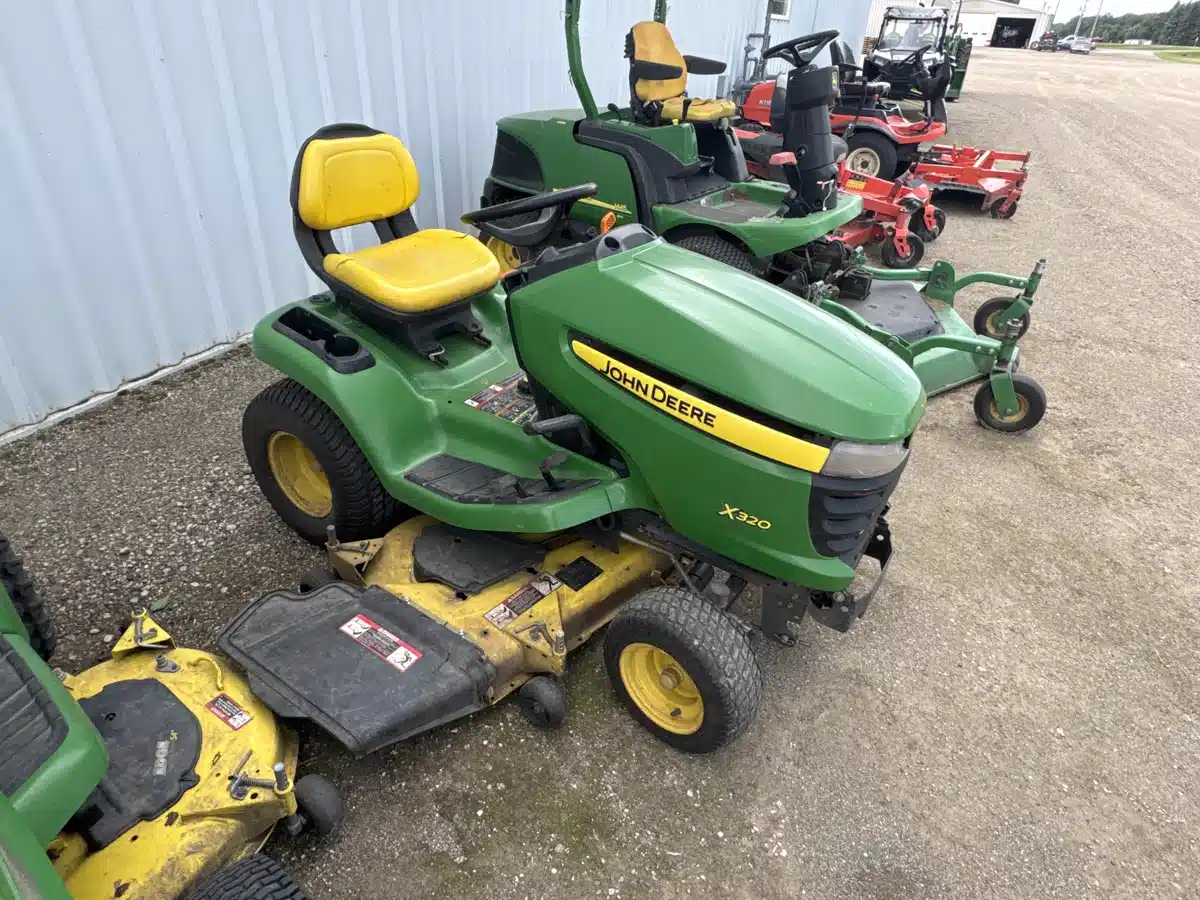 Gallery image 1 for Used 2011 John Deere X320 Lawn Tractor