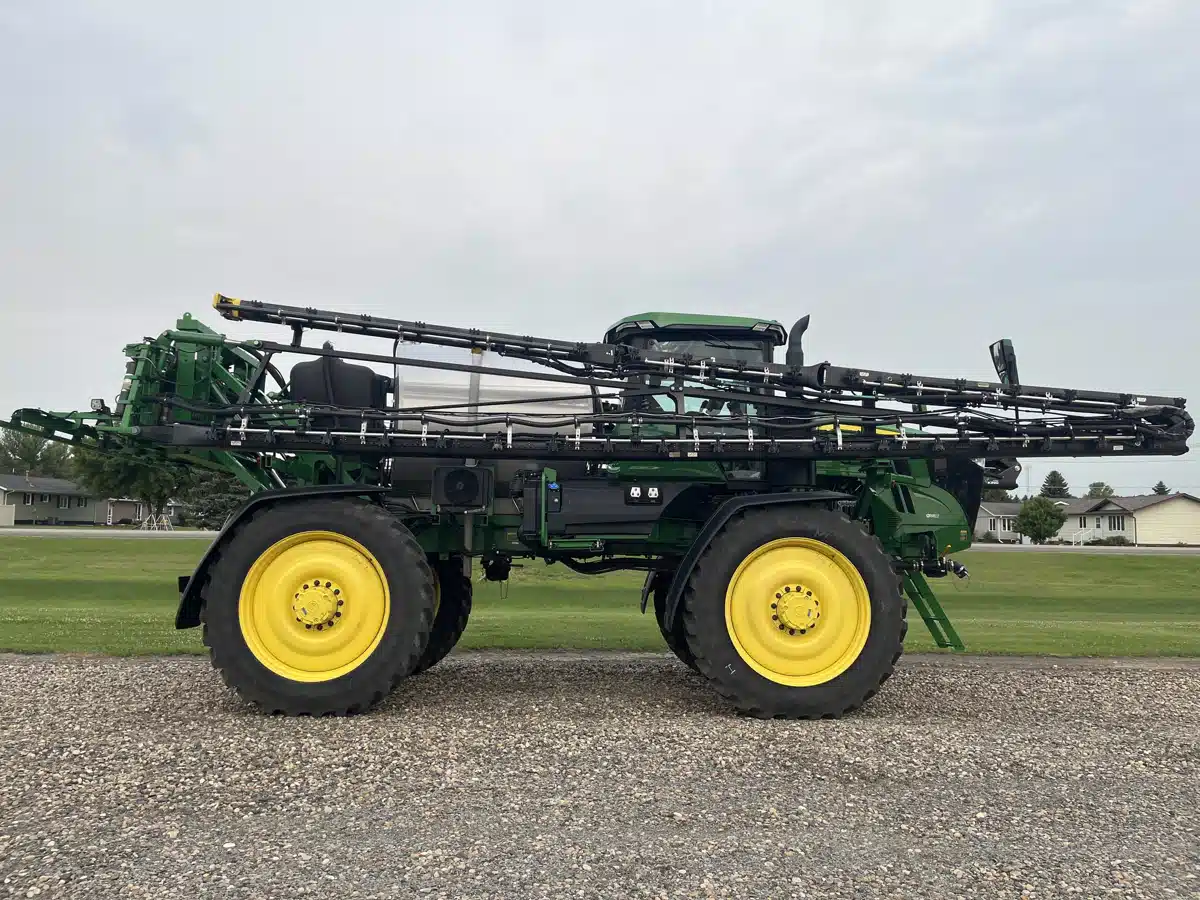 Gallery image 2 for Used 2023 John Deere 616R Sprayer - Self Propelled