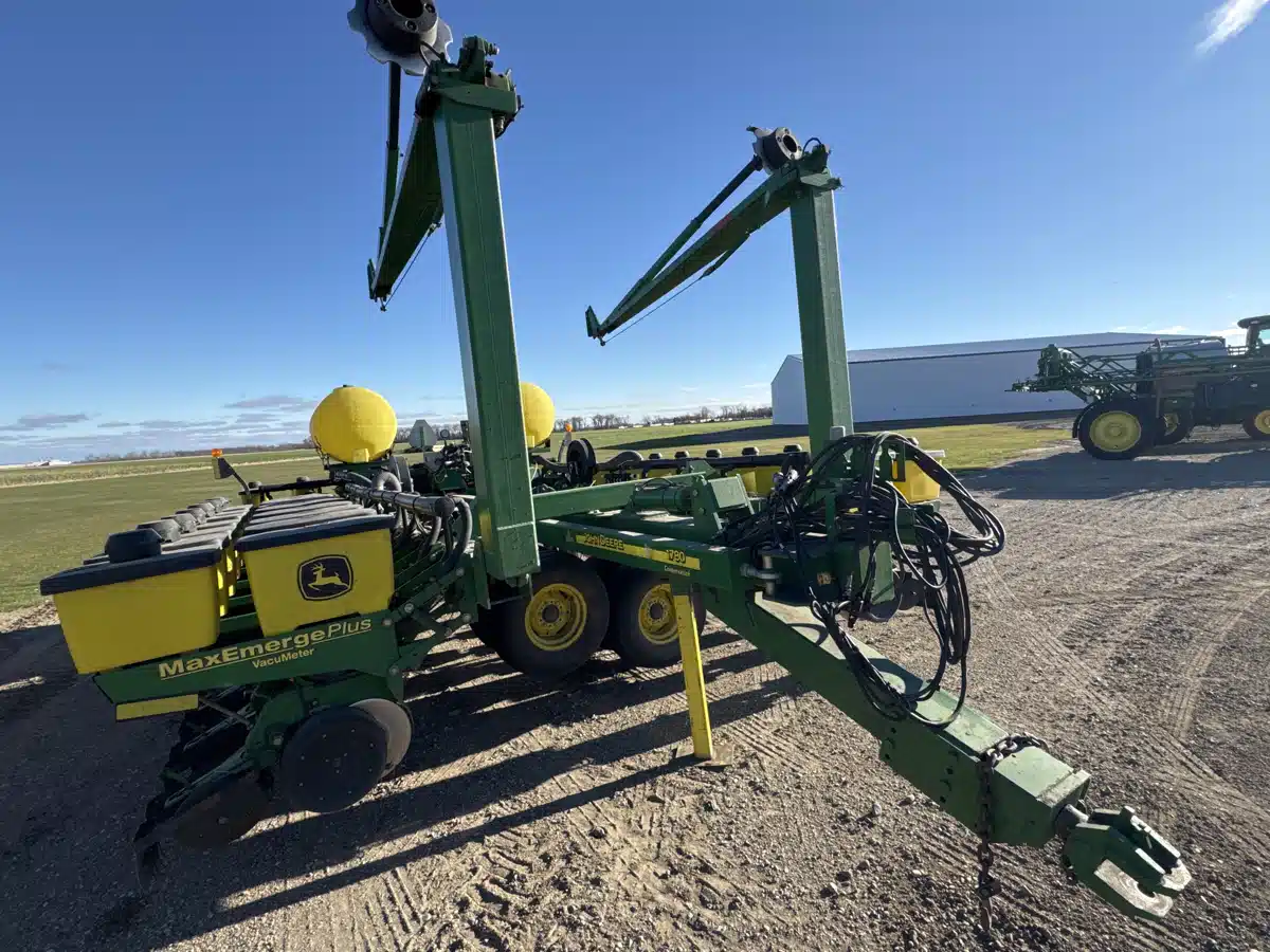 Gallery image 2 for Used 2002 John Deere 1780 Planter