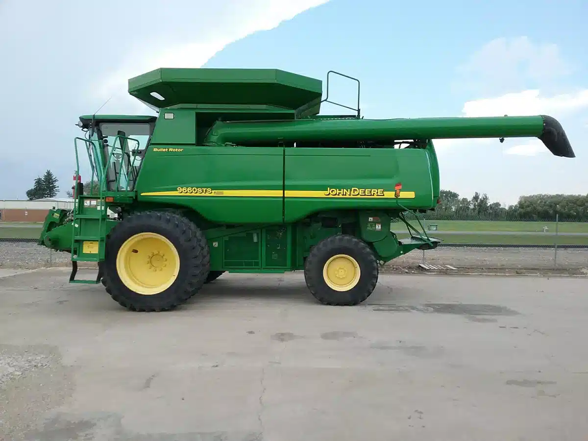 Gallery image 1 for Used 2007 John Deere 9660 STS Combine
