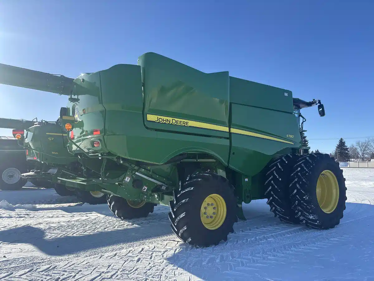 Gallery image 2 for 2024 John Deere S780 Combine