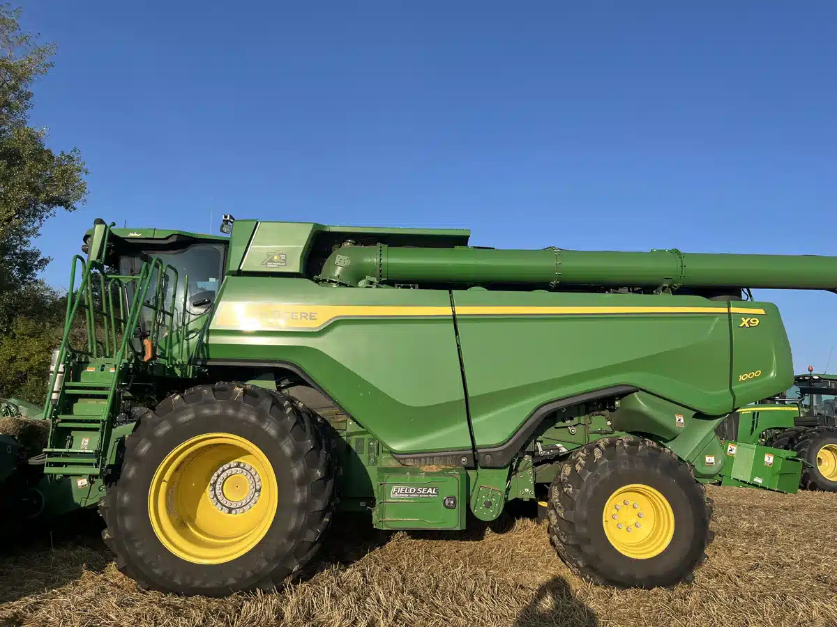 Gallery image 2 for Used 2022 John Deere X9 1000 Combine