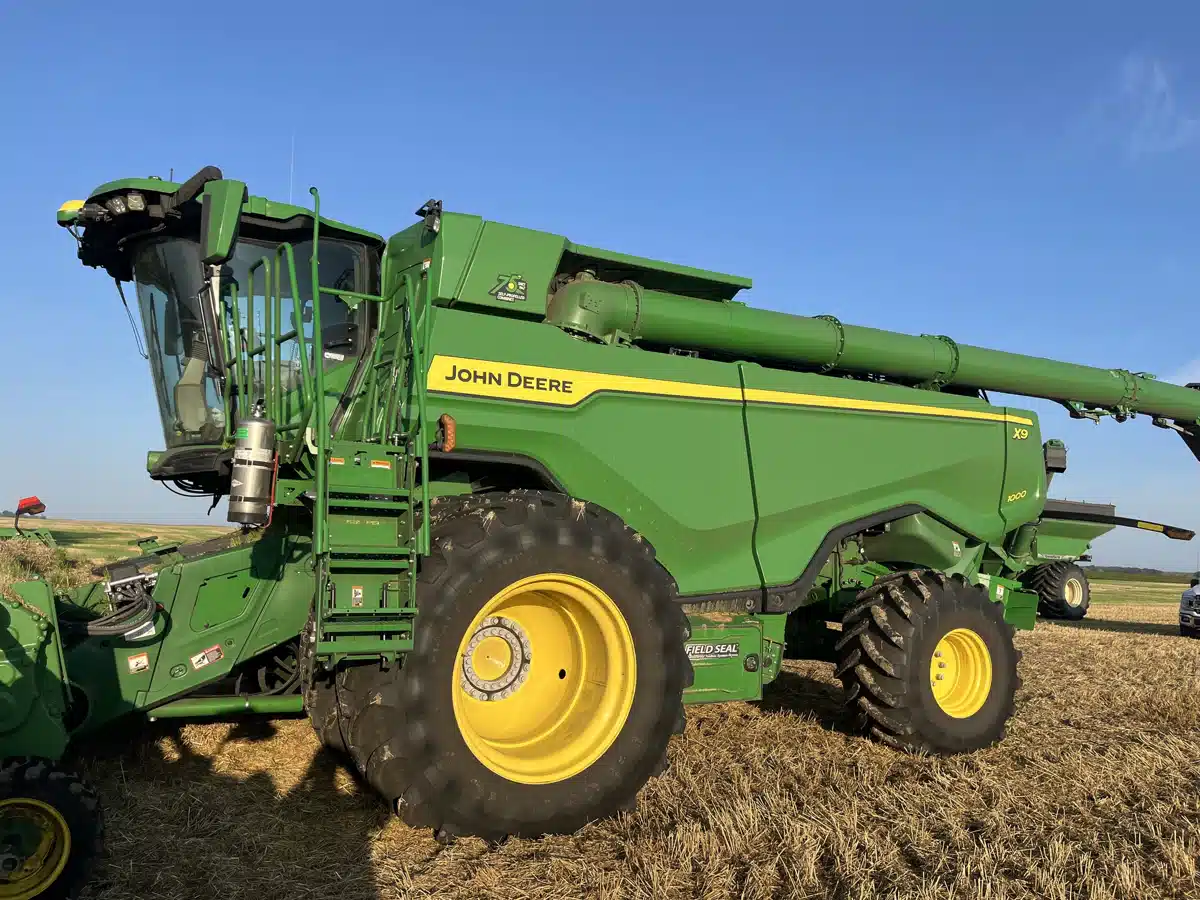 Gallery image 1 for Used 2022 John Deere X9 1000 Combine