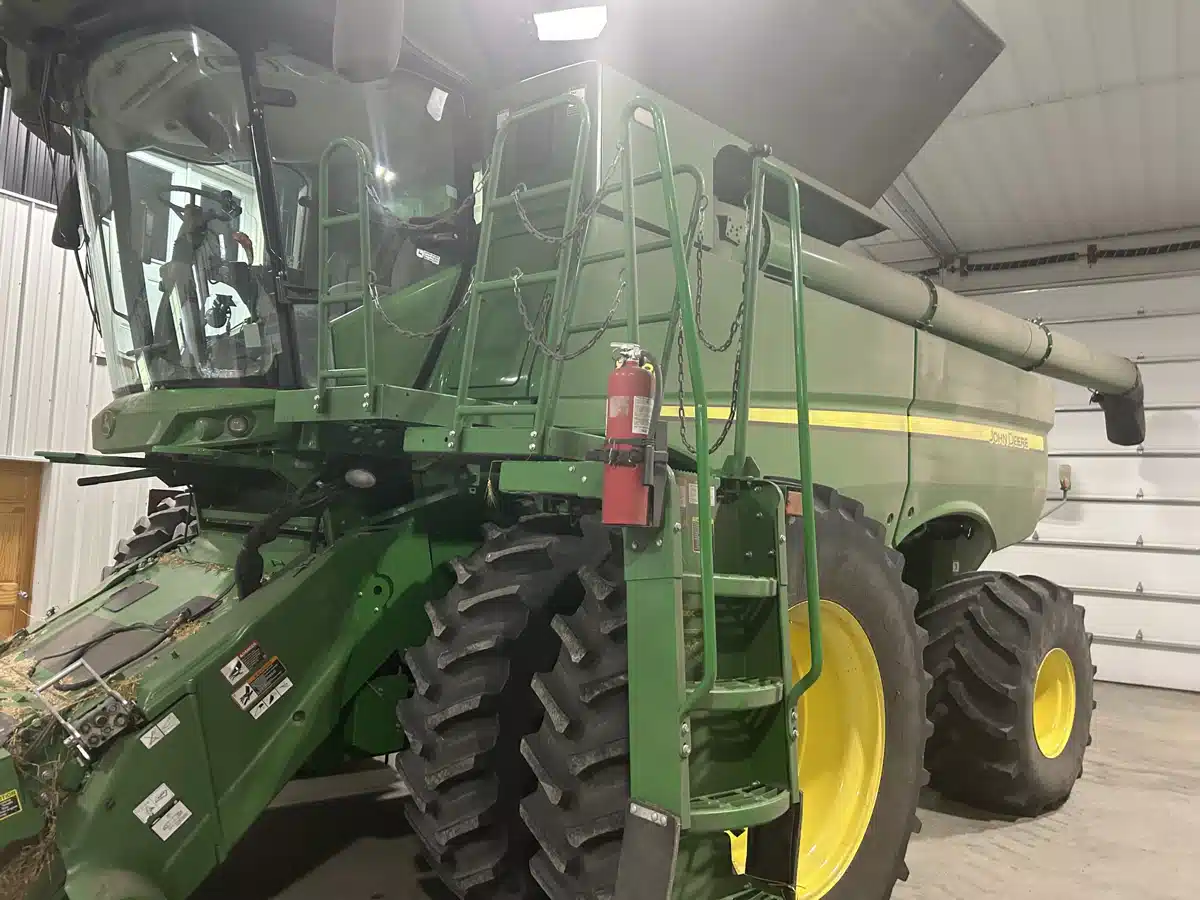 Gallery image 1 for Used 2018 John Deere S780 Combine