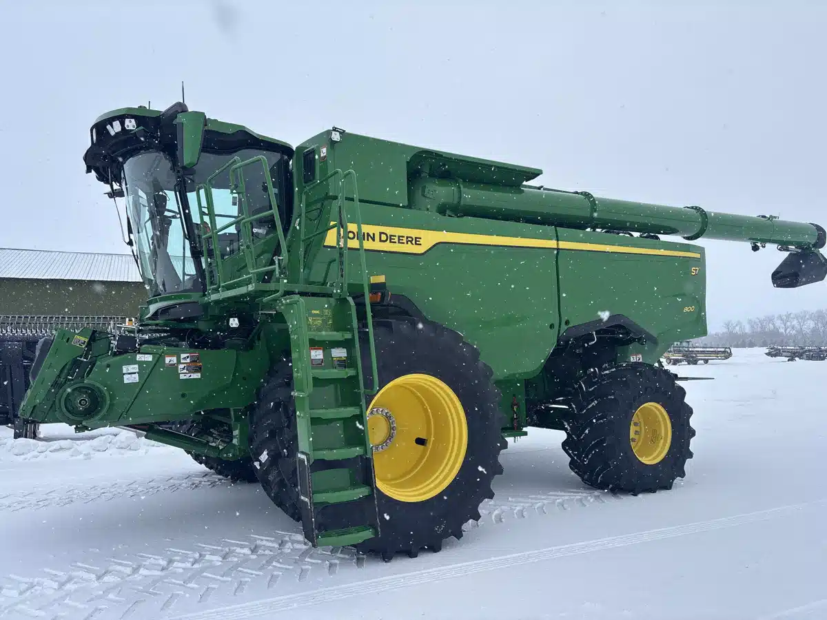 Gallery image 2 for 2025 John Deere S7 800 Combine