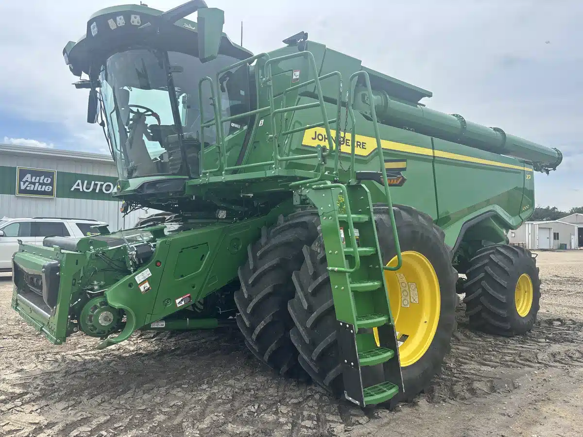 Gallery image 2 for 2025 John Deere X9 1000 Combine