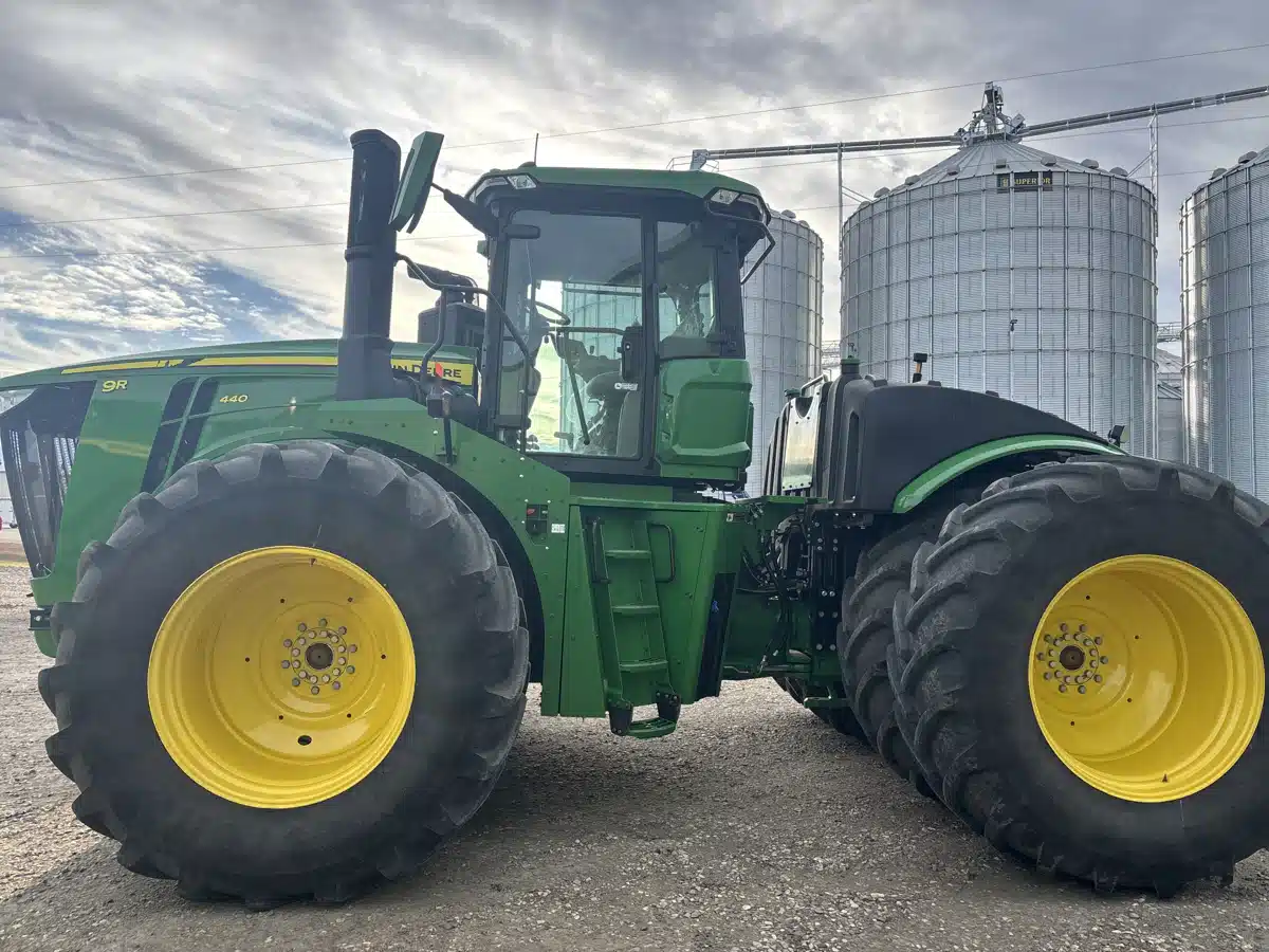 Gallery image 2 for Used 2024 John Deere 9R 440 Tractor