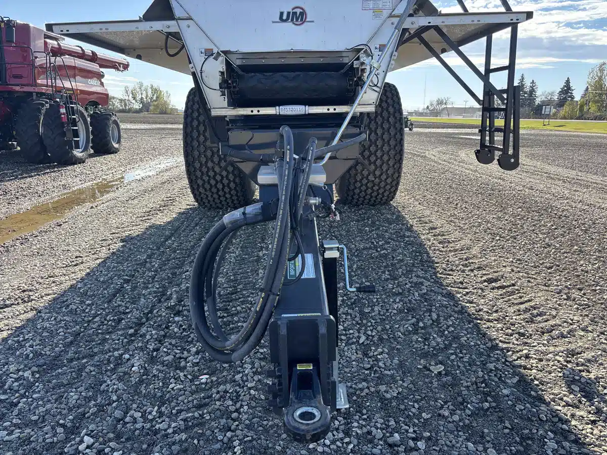 Gallery image 2 for 2026 Unverferth PRO-FORCE 2250 Spreader - Fertilizer